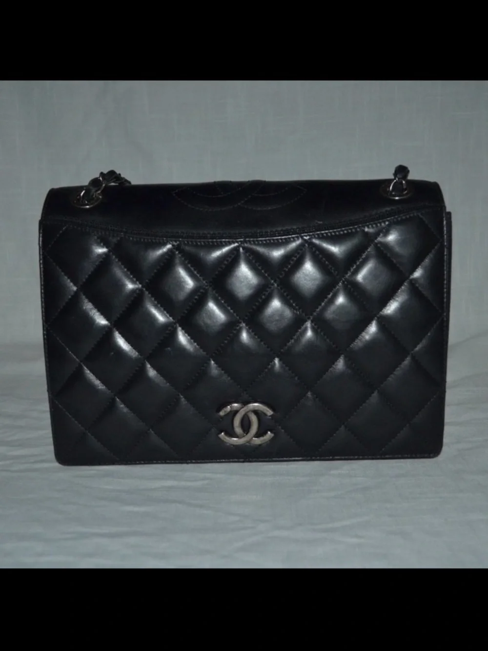 Chanel Black Quilted Leather Silver CC Hardware Shoulder Chain Strap Han…